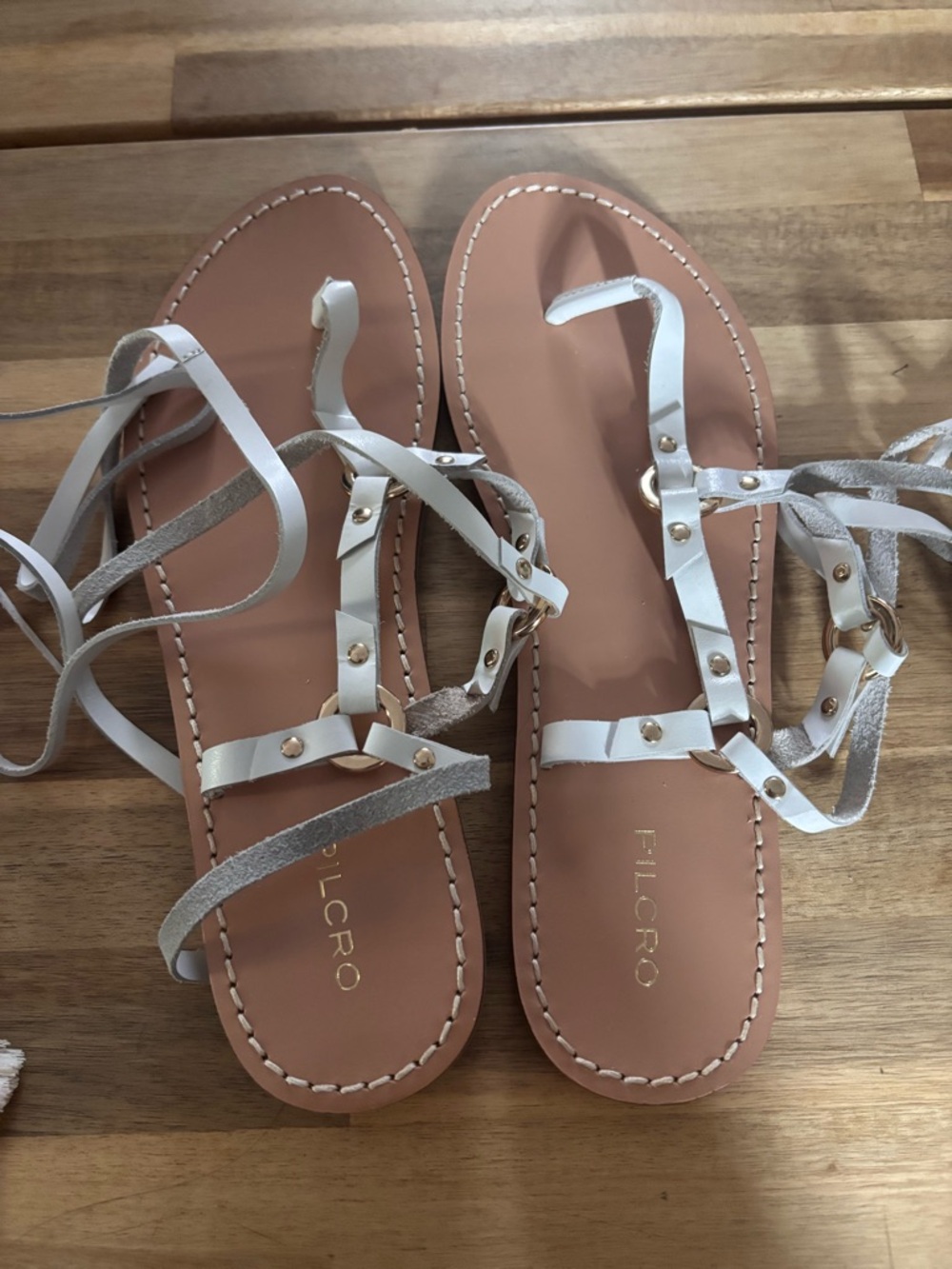 Pilcro Anthropologie Women’s
White Leather Harness Tie-Up Sandals
Size 8 in bag.